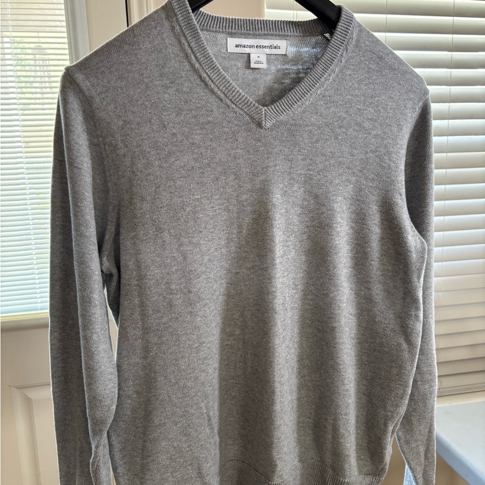 Amazon Essentials Men's Gray V-Neck Sweater
